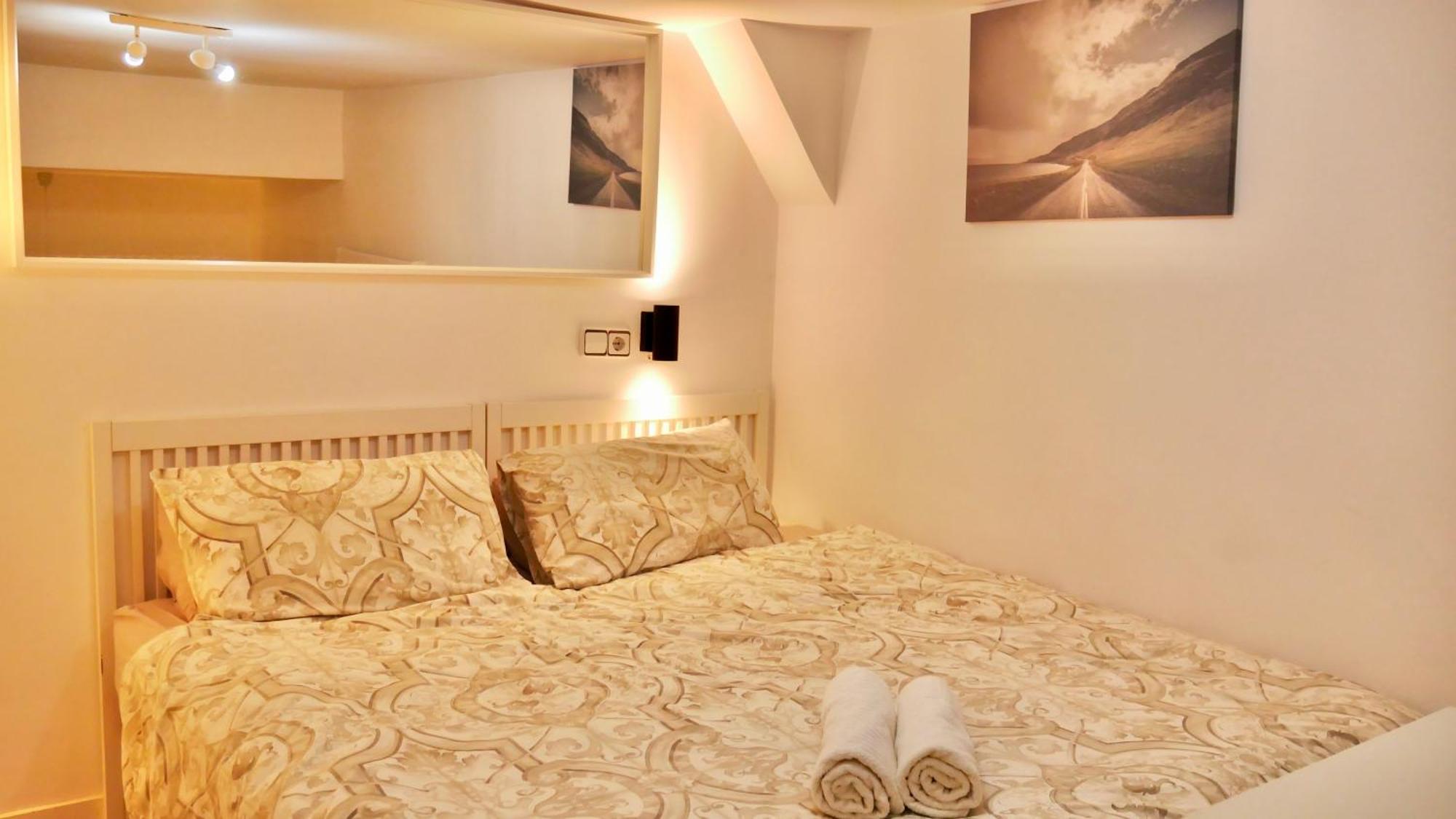 Duplex La Latina Centro Madrid Apartment Exterior photo